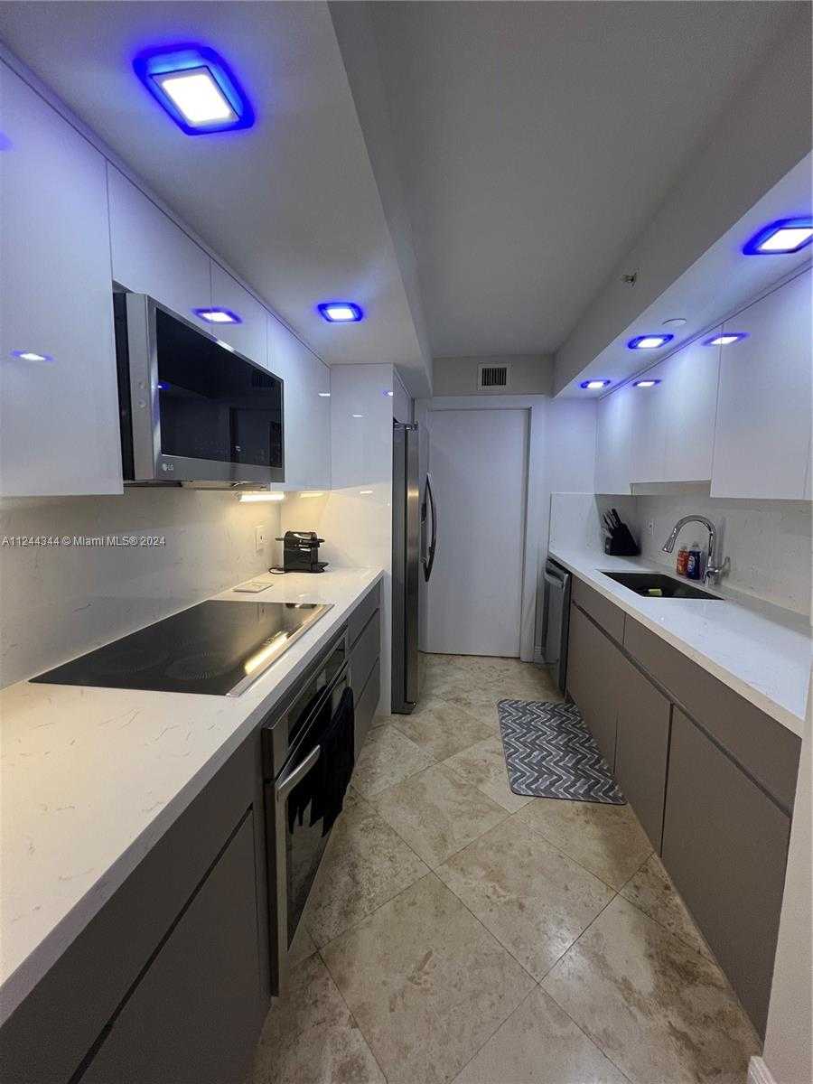 Small Image of 6917 COLLINS AVE #809, Miami Beach Number 20