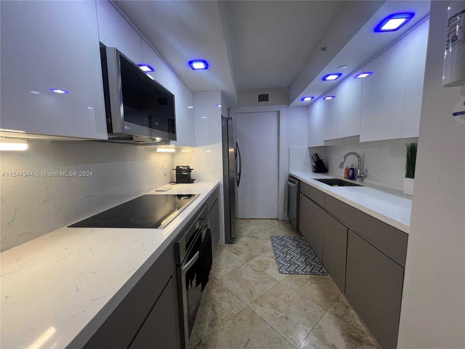 Small Image of 6917 COLLINS AVE #809, Miami Beach Number 5