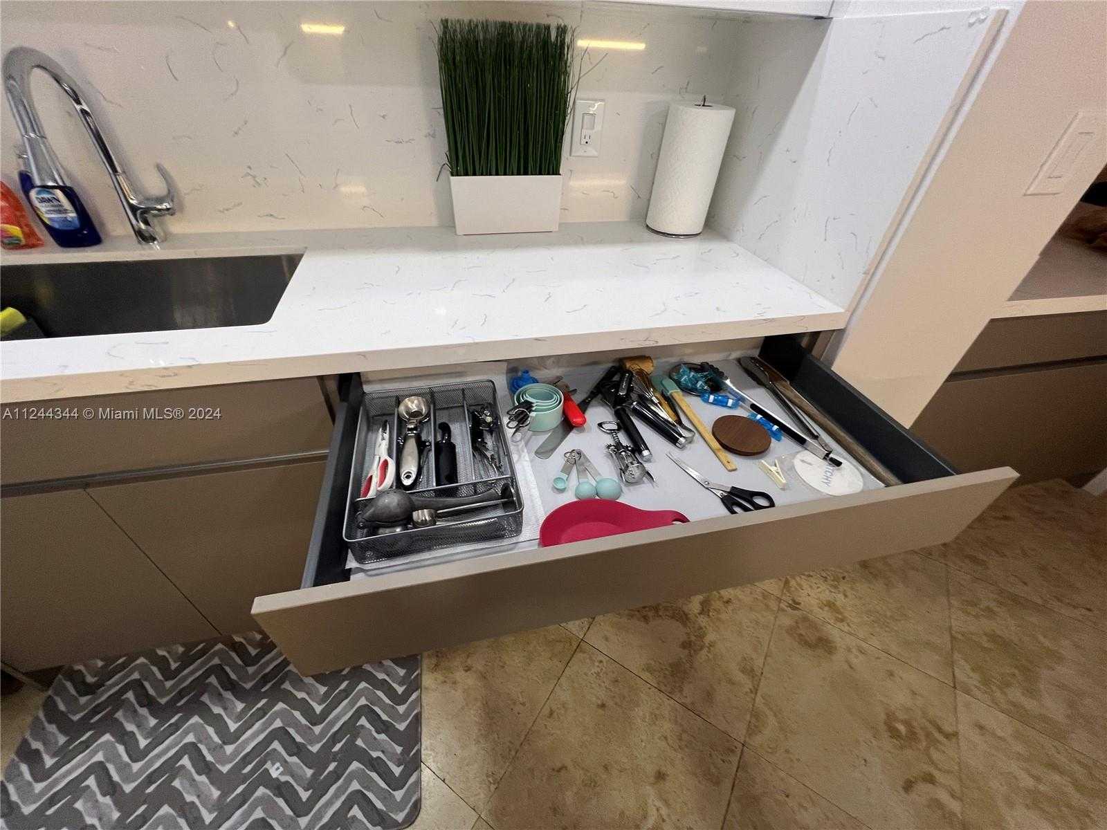 Small Image of 6917 COLLINS AVE #809, Miami Beach Number 54