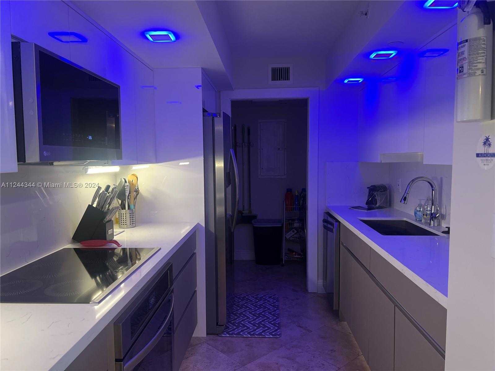 Small Image of 6917 COLLINS AVE #809, Miami Beach Number 7