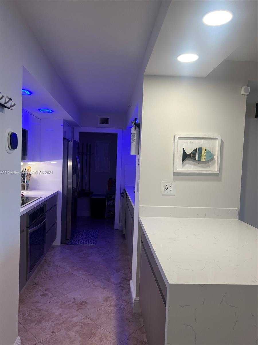 Small Image of 6917 COLLINS AVE #809, Miami Beach Number 9