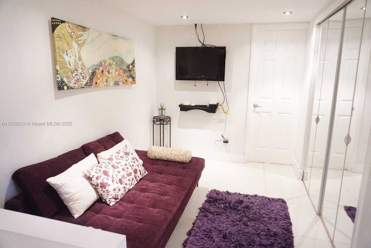 Small Image of 5161 COLLINS AV #309, Miami Beach Number 2
