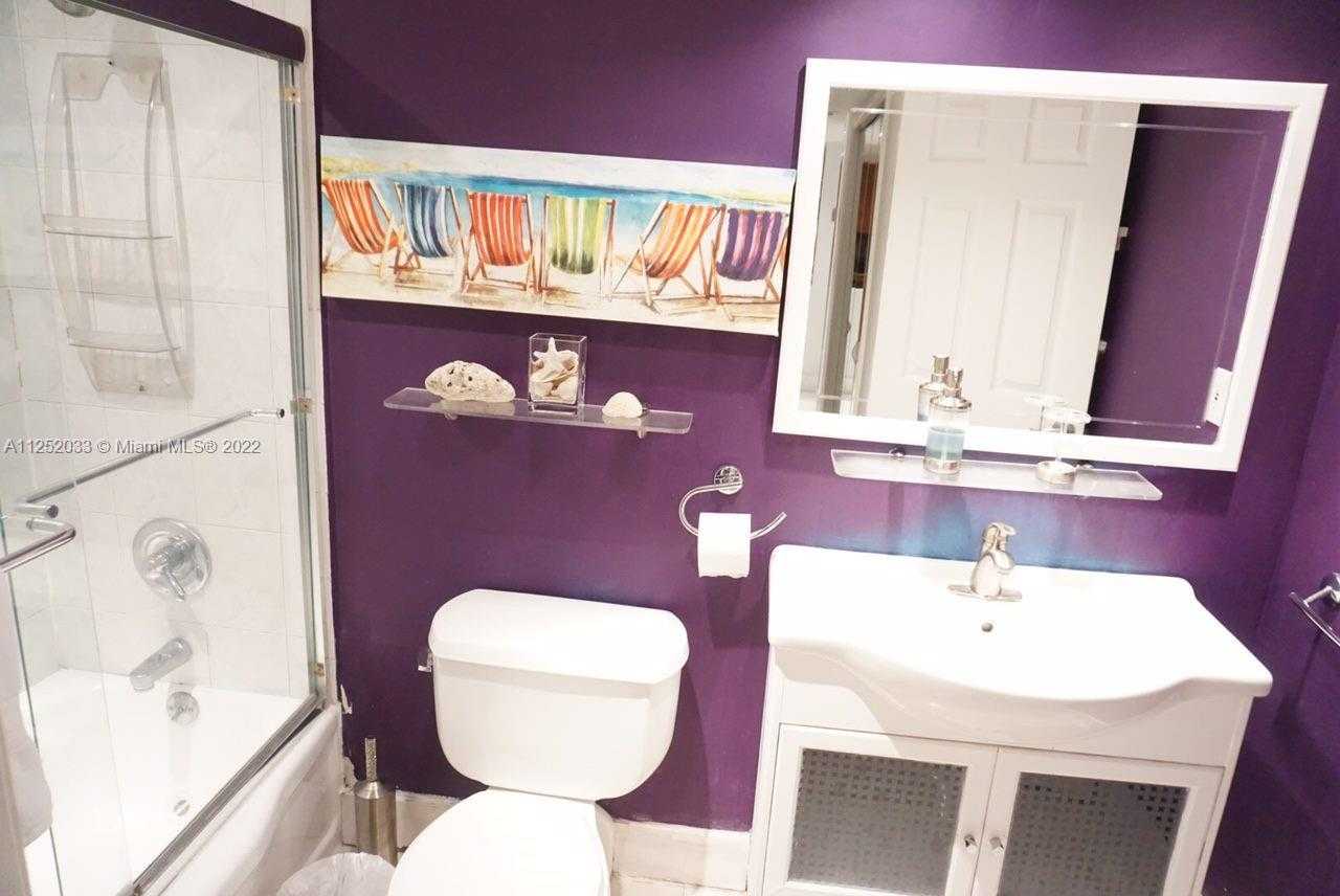Small Image of 5161 COLLINS AV #309, Miami Beach Number 9