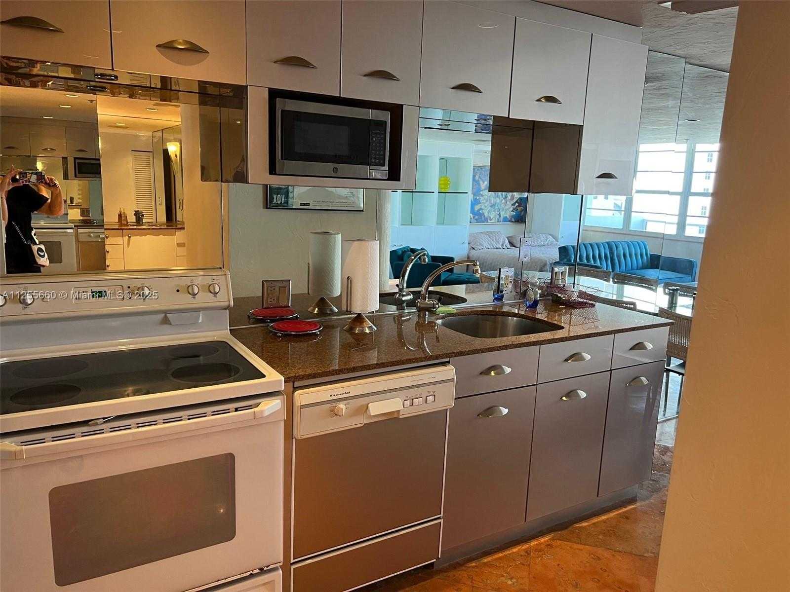 Small Image of 100 LINCOLN RD #1228, Miami Beach Number 17