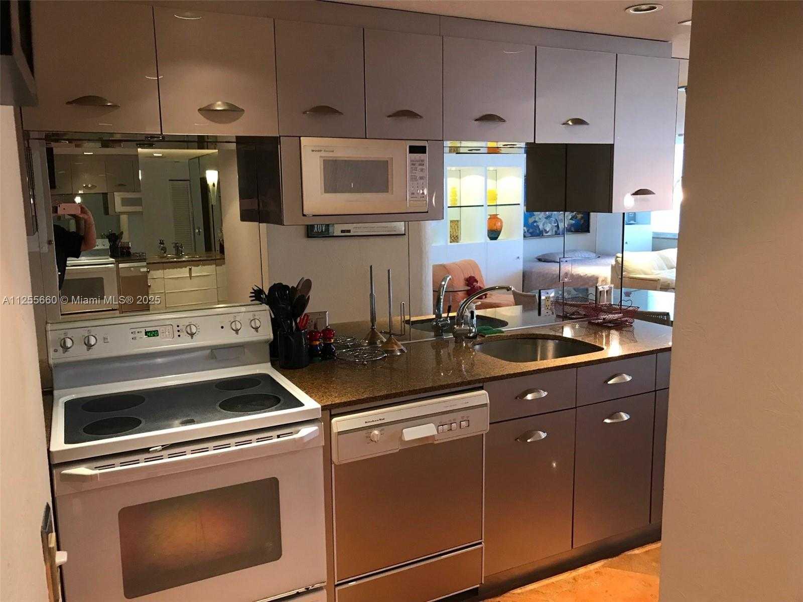 Small Image of 100 LINCOLN RD #1228, Miami Beach Number 18
