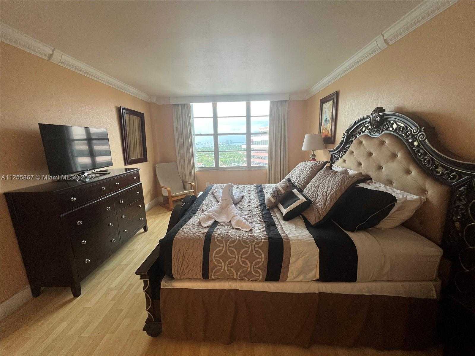 Small Image of 5161 COLLINS AVE #1711, Miami Beach Number 10