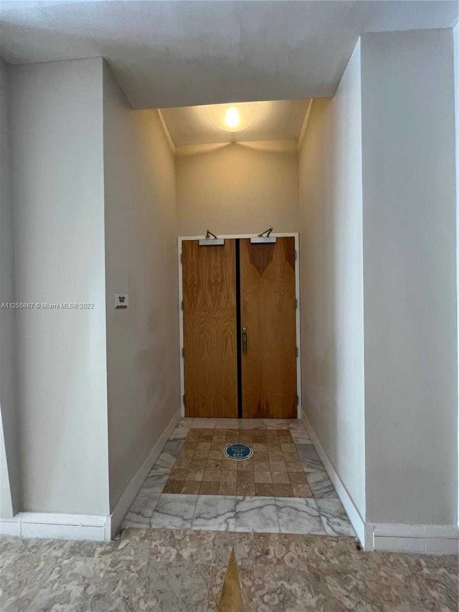 Small Image of 5161 COLLINS AVE #1711, Miami Beach Number 36