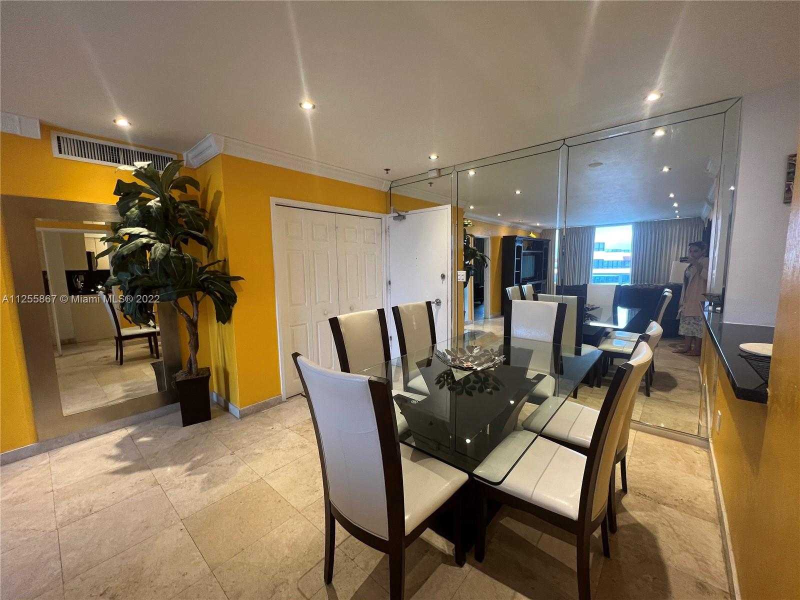 Small Image of 5161 COLLINS AVE #1711, Miami Beach Number 4