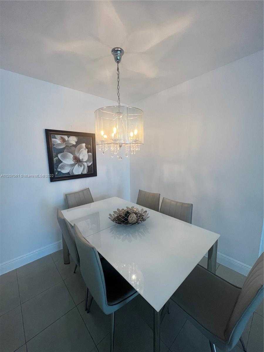 Small Image of 5151 COLLINS AVE #725, Miami Beach Number 2