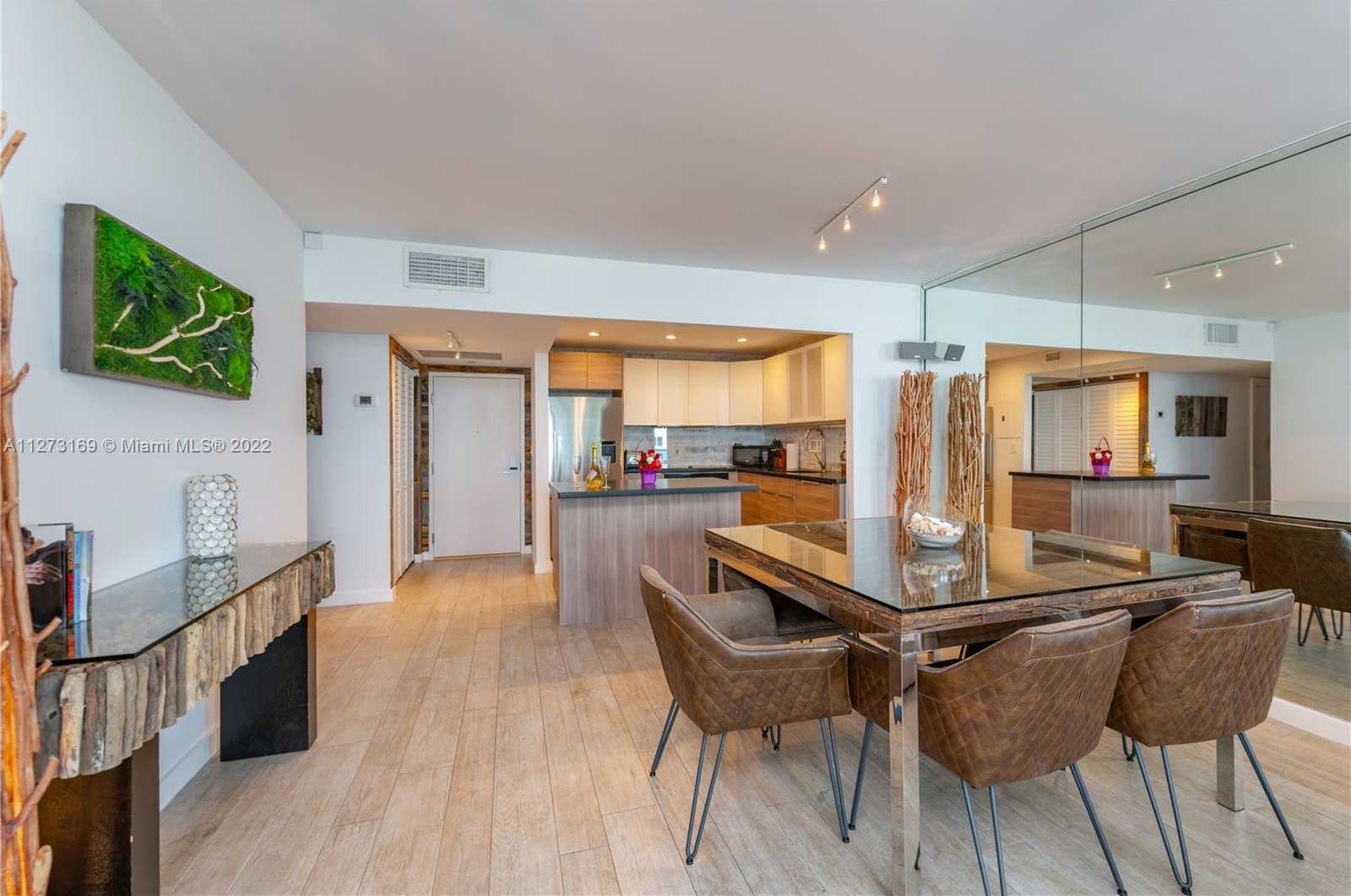 Small Image of 2301 COLLINS AVE #716, Miami Beach Number 3
