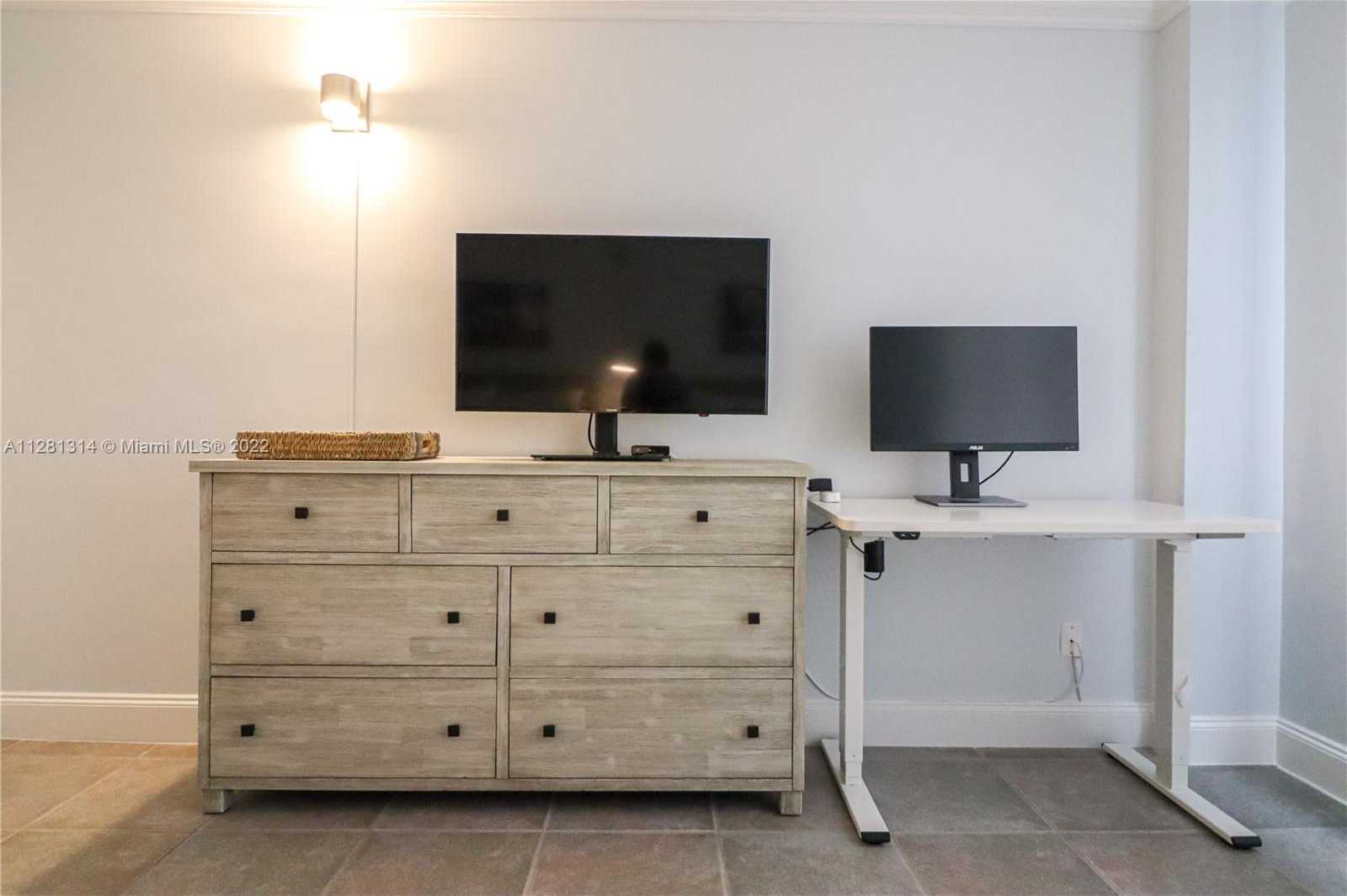Small Image of 5161 COLLINS AVE #404, Miami Beach Number 14