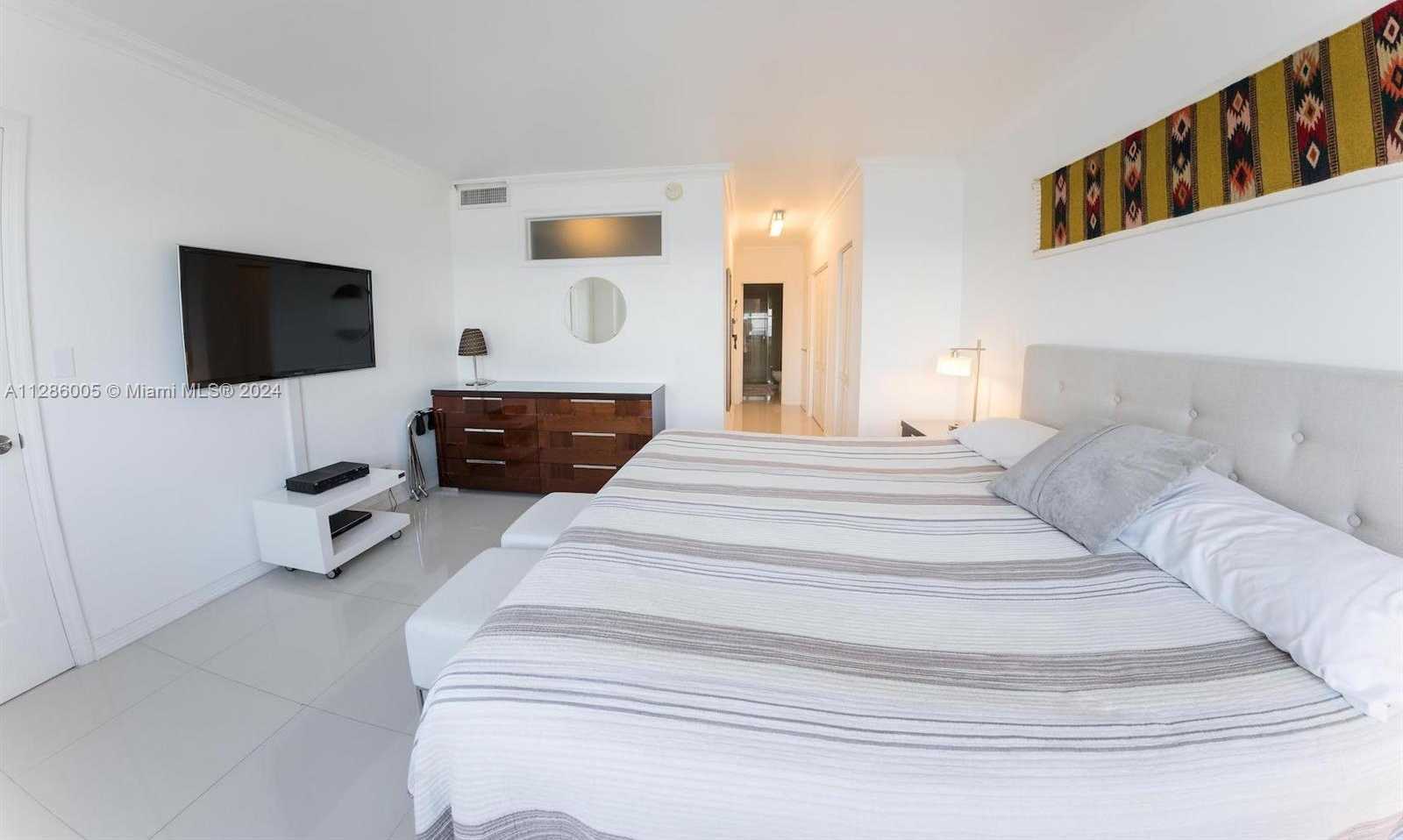 Small Image of 5601 COLLINS AVE #1206, Miami Beach Number 13