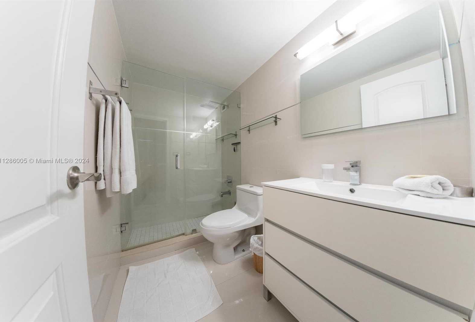 Small Image of 5601 COLLINS AVE #1206, Miami Beach Number 14