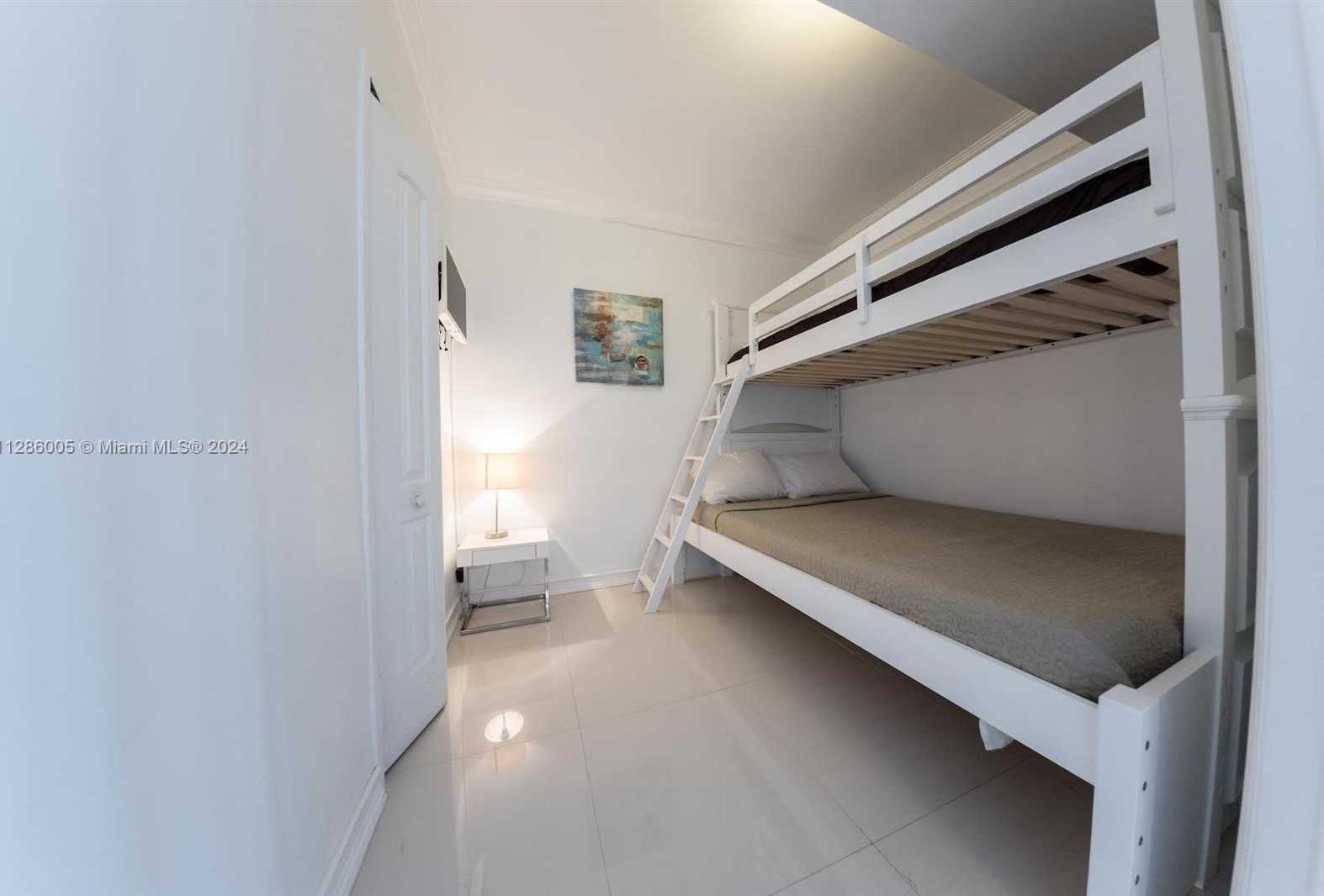 Small Image of 5601 COLLINS AVE #1206, Miami Beach Number 17