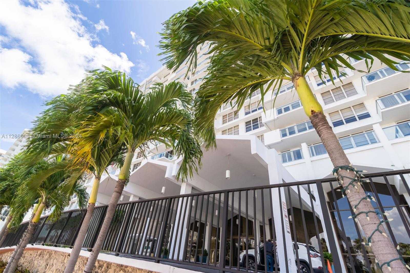 Small Image of 5601 COLLINS AVE #1206, Miami Beach Number 26