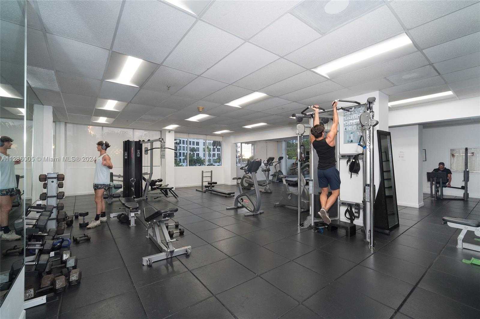Small Image of 5601 COLLINS AVE #1206, Miami Beach Number 31