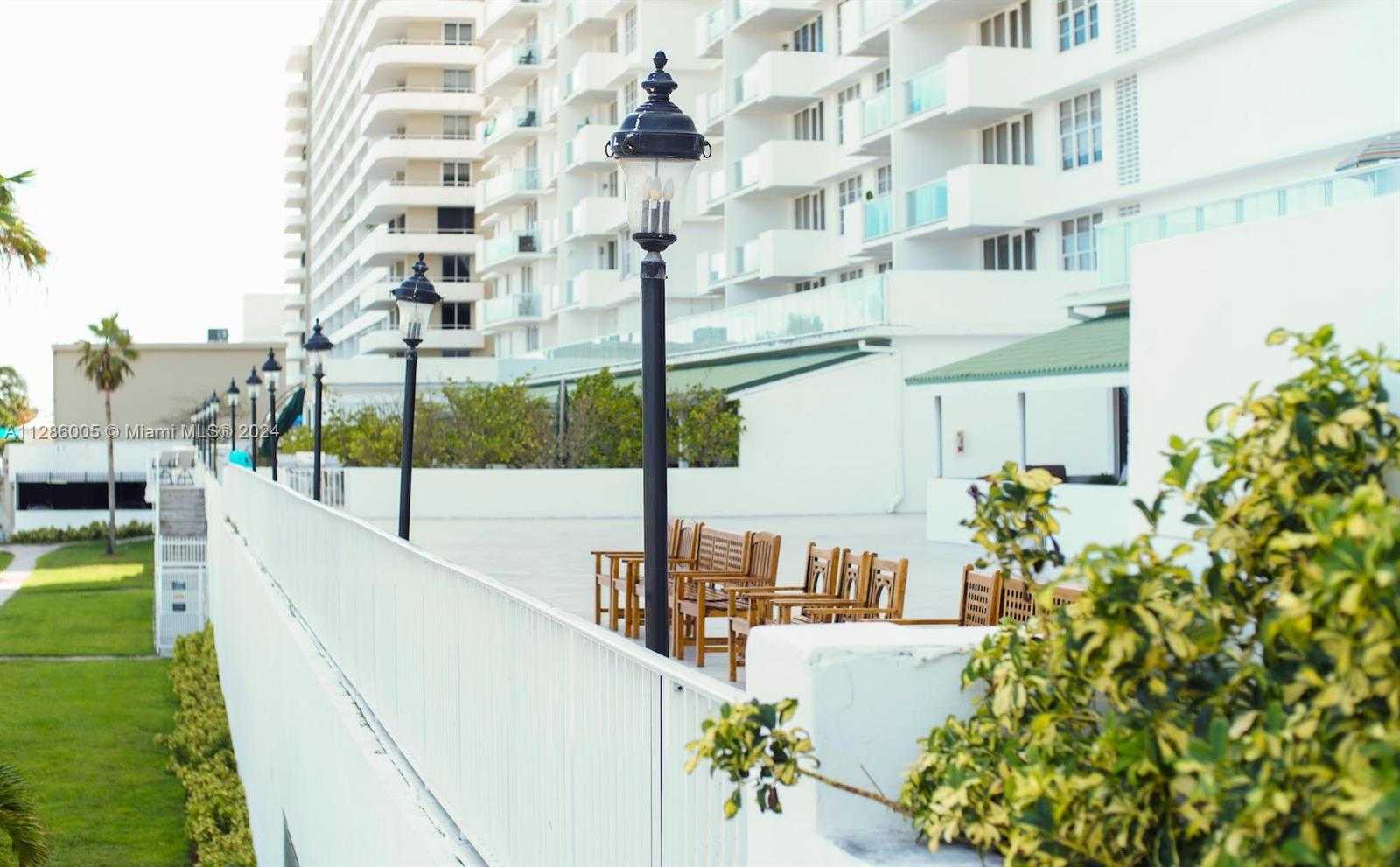 Small Image of 5601 COLLINS AVE #1206, Miami Beach Number 40