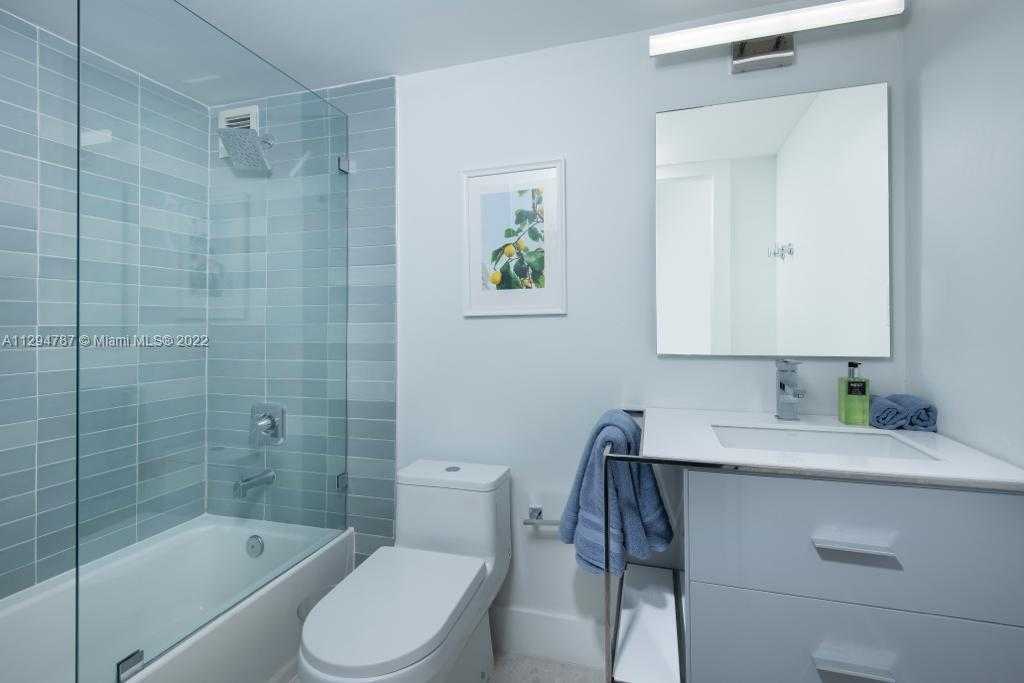 Small Image of 345 OCEAN DR #1007, Miami Beach Number 3