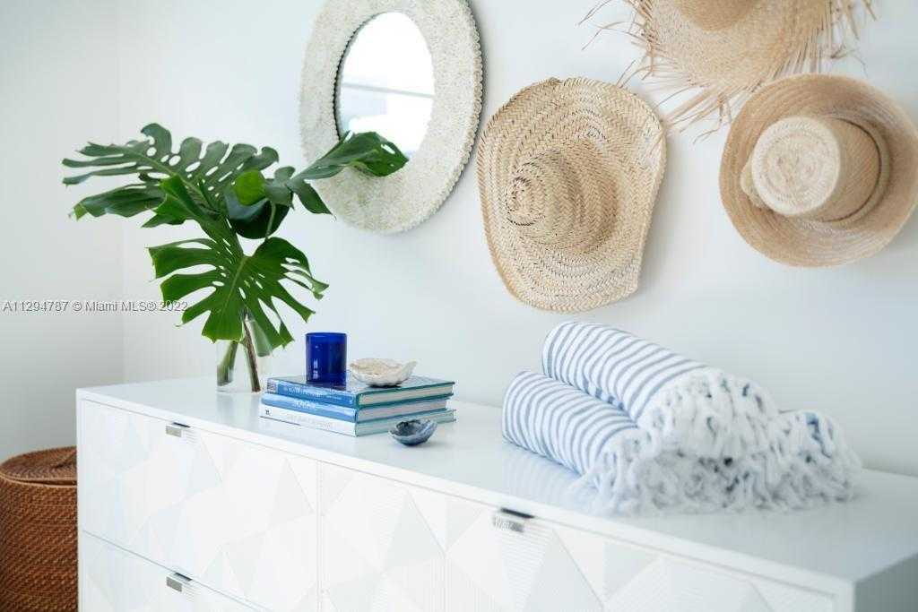 Small Image of 345 OCEAN DR #1007, Miami Beach Number 8
