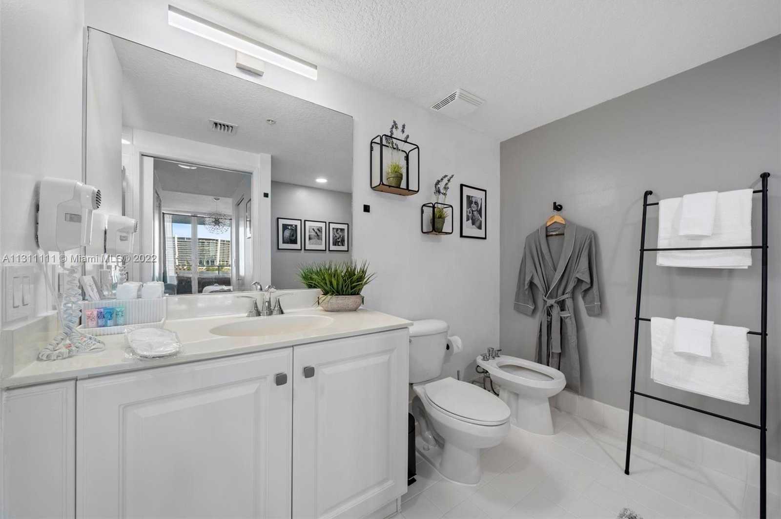 Small Image of 18100 NORTH BAY RD #308, Sunny Isles Beach Number 4