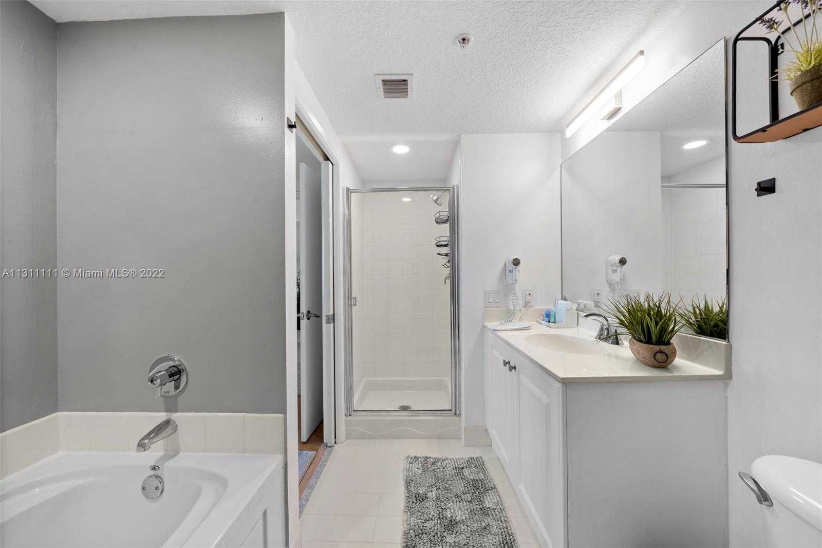 Small Image of 18100 NORTH BAY RD #308, Sunny Isles Beach Number 5