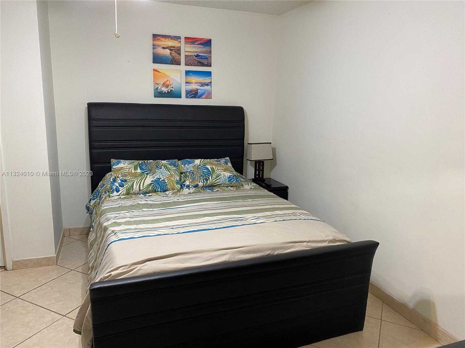 Small Image of 3725 #1521, Hollywood Number 15