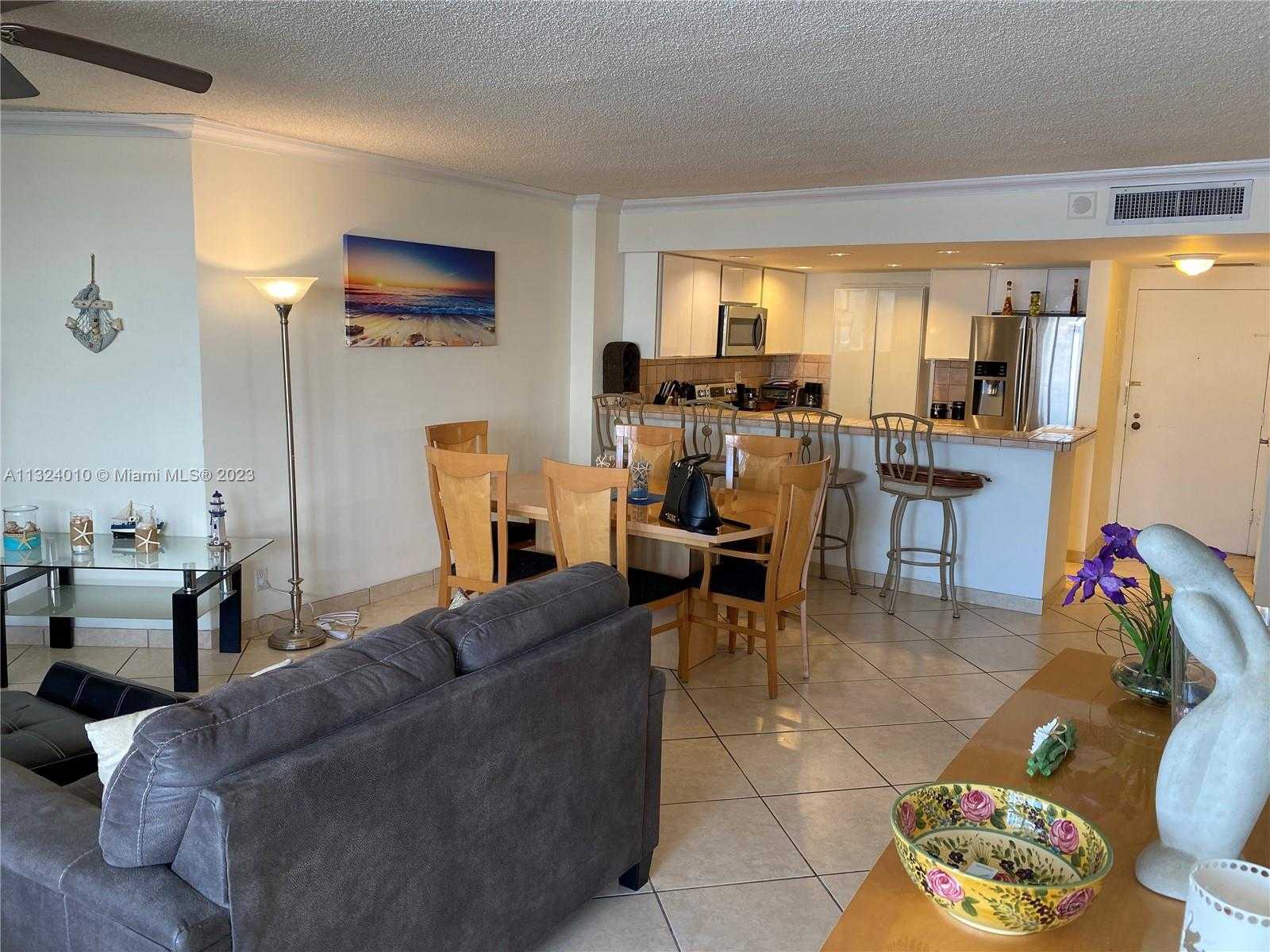 Small Image of 3725 #1521, Hollywood Number 3