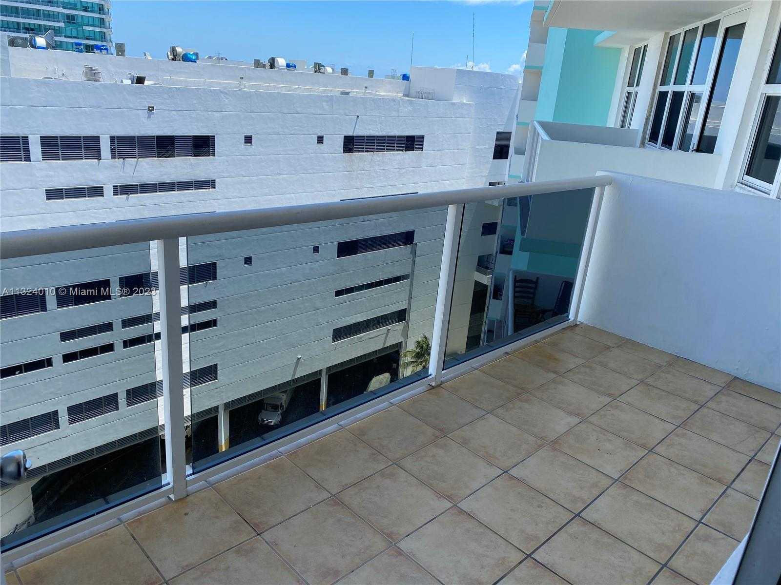 Small Image of 3725 #1521, Hollywood Number 7