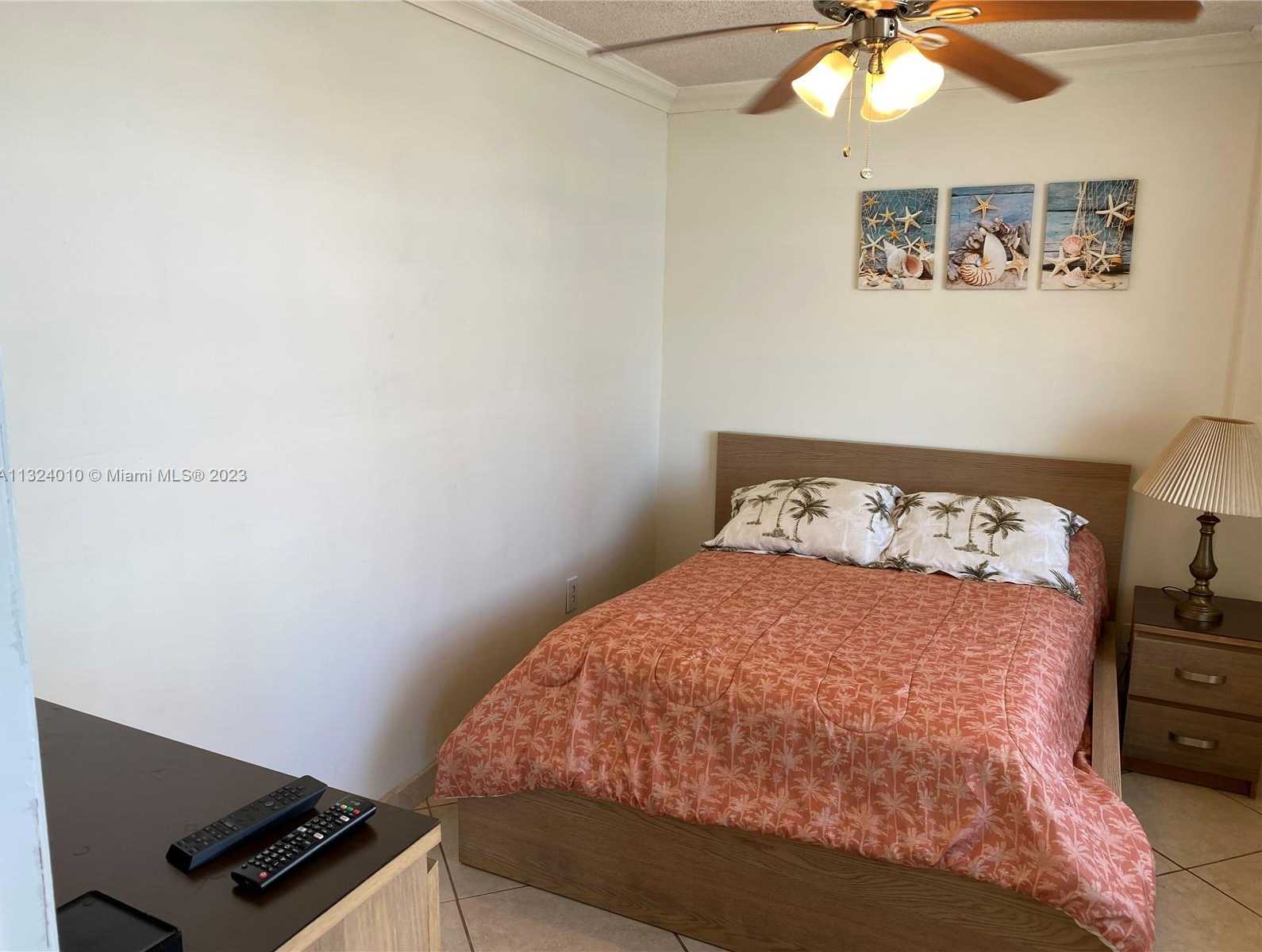 Small Image of 3725 #1521, Hollywood Number 8