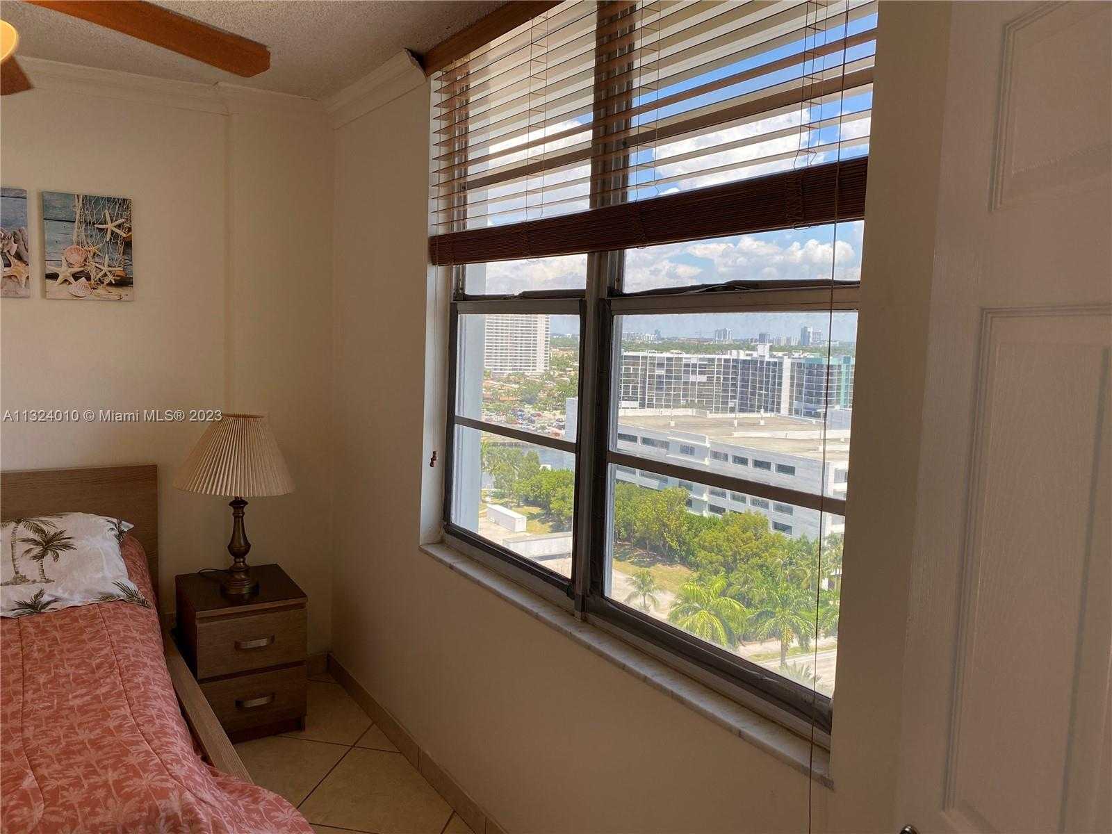 Small Image of 3725 #1521, Hollywood Number 9