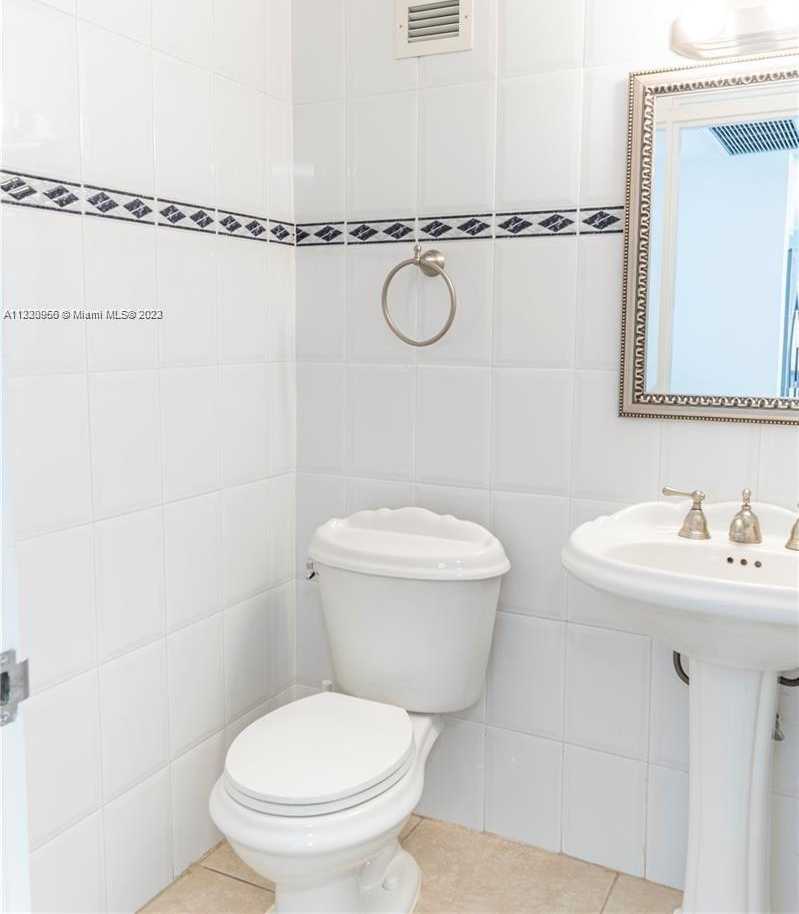 Small Image of 5601 COLLINS AVE #717, Miami Beach Number 11