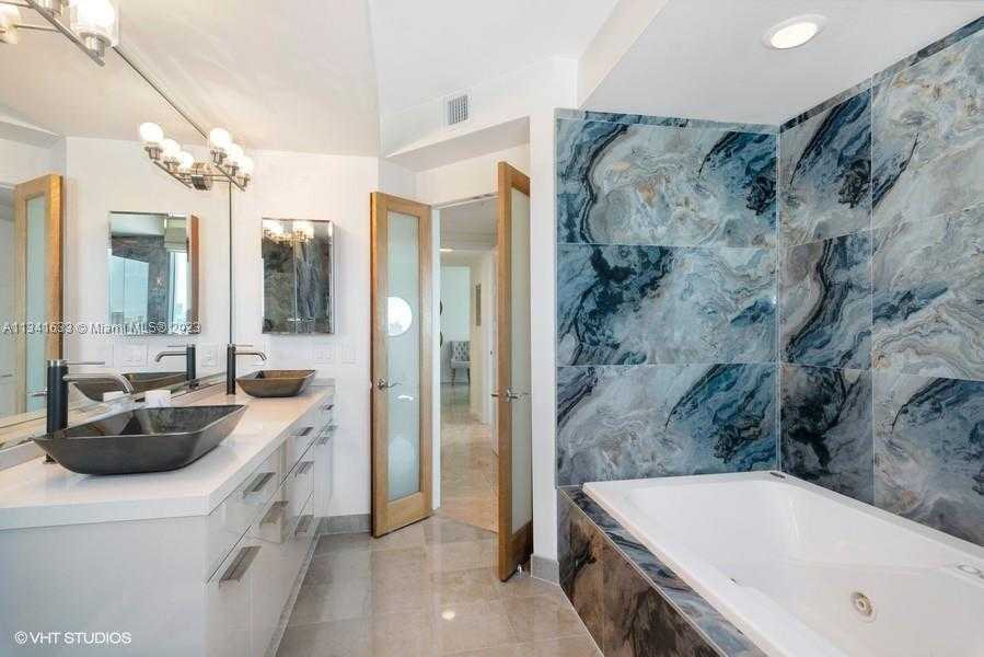 Small Image of 1500 Ocean Dr, Miami Beach, FL 33139, USA Number 14