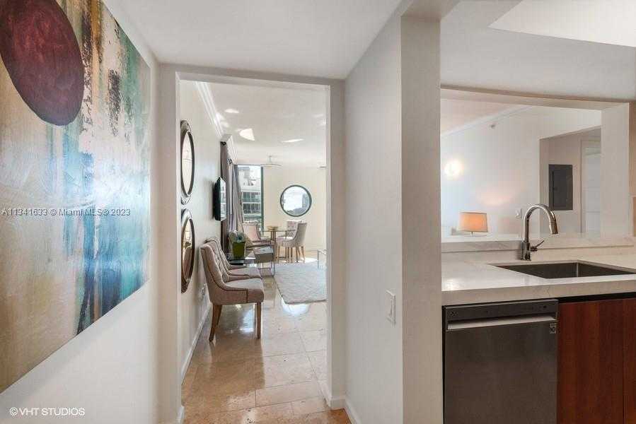 Small Image of 1500 Ocean Dr, Miami Beach, FL 33139, USA Number 6