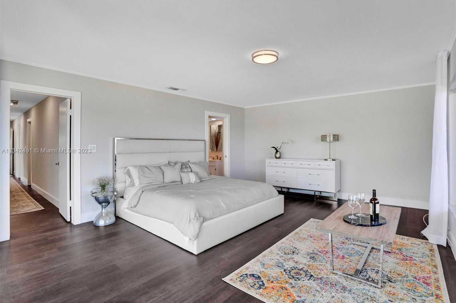 Small Image of 9101 N Bayshore Dr, Miami, FL 33138, USA Number 16