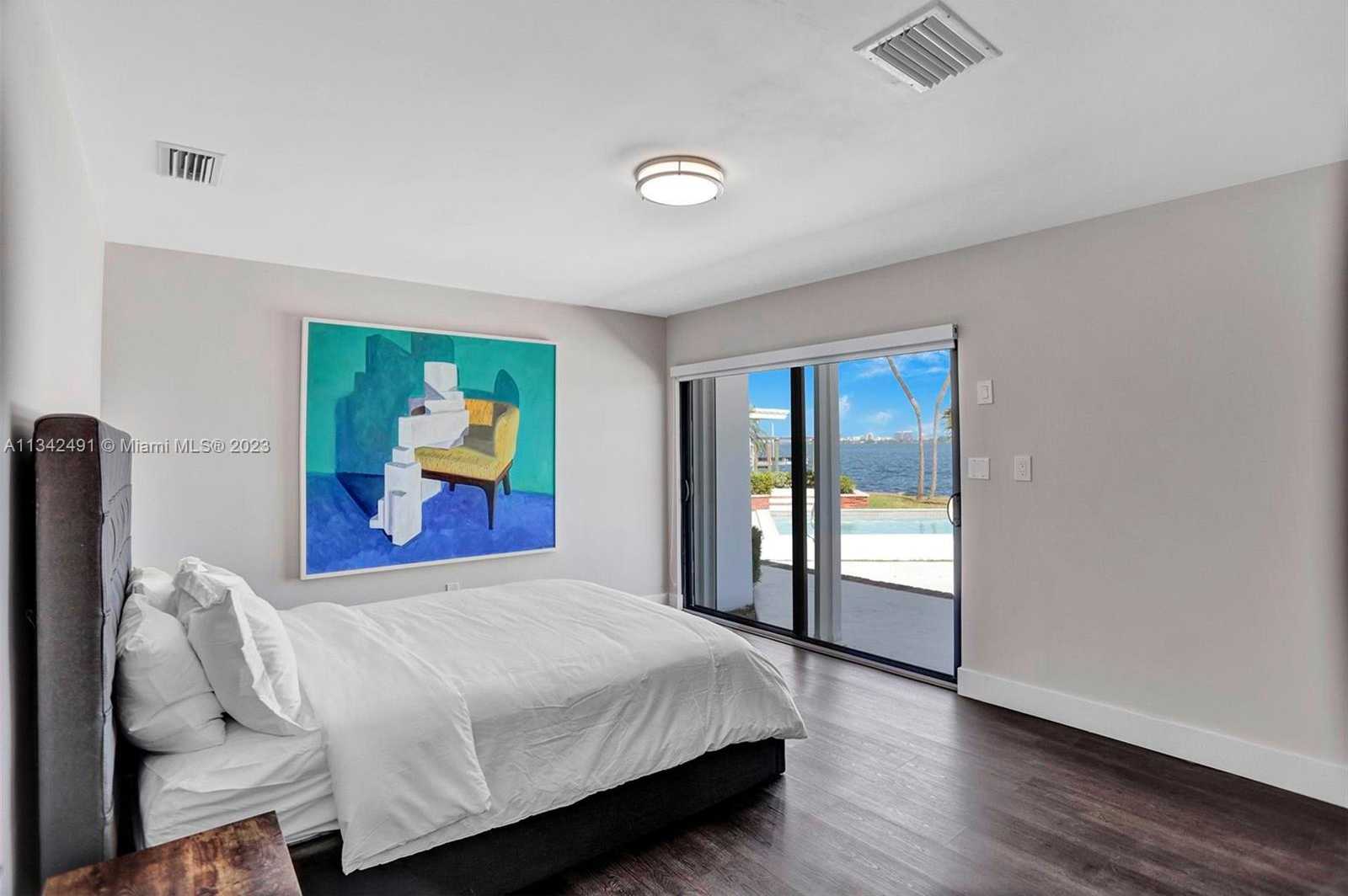 Small Image of 9101 N Bayshore Dr, Miami, FL 33138, USA Number 20