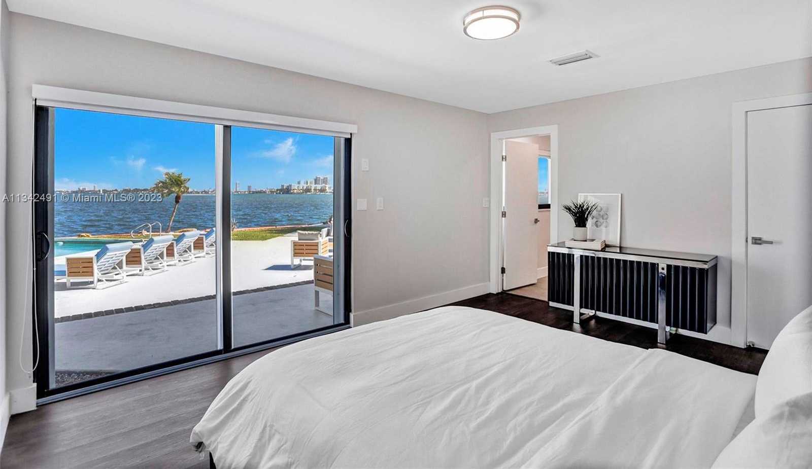 Small Image of 9101 N Bayshore Dr, Miami, FL 33138, USA Number 23