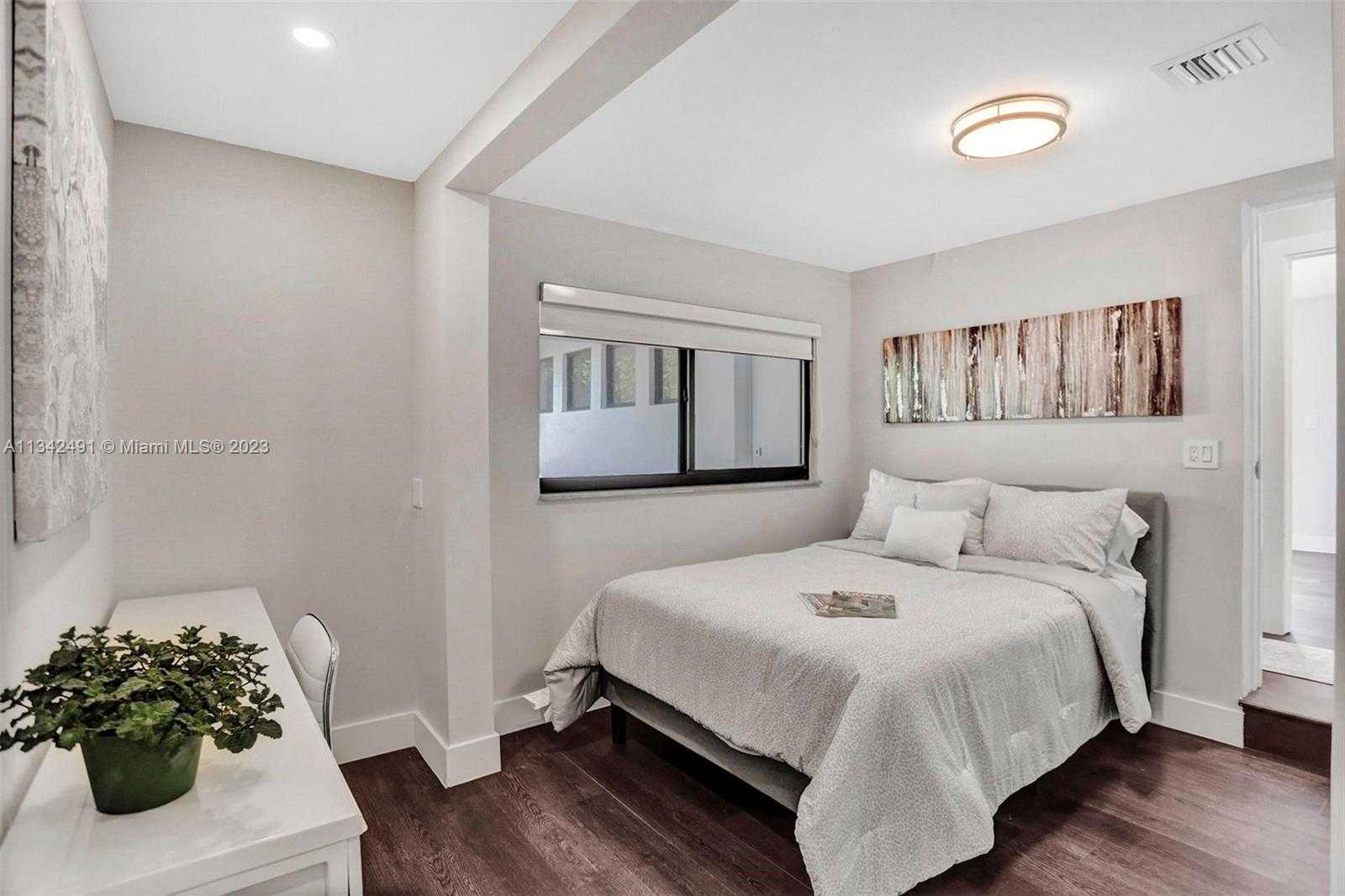 Small Image of 9101 N Bayshore Dr, Miami, FL 33138, USA Number 28