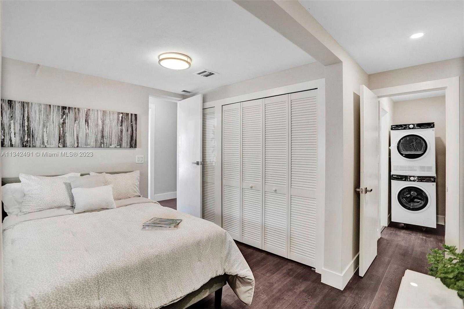 Small Image of 9101 N Bayshore Dr, Miami, FL 33138, USA Number 29