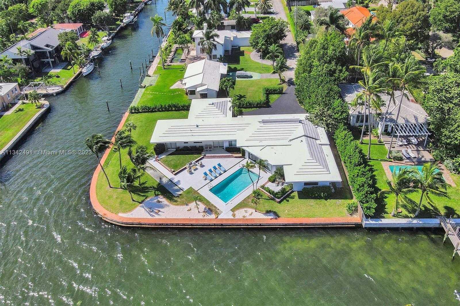 Small Image of 9101 N Bayshore Dr, Miami, FL 33138, USA Number 3