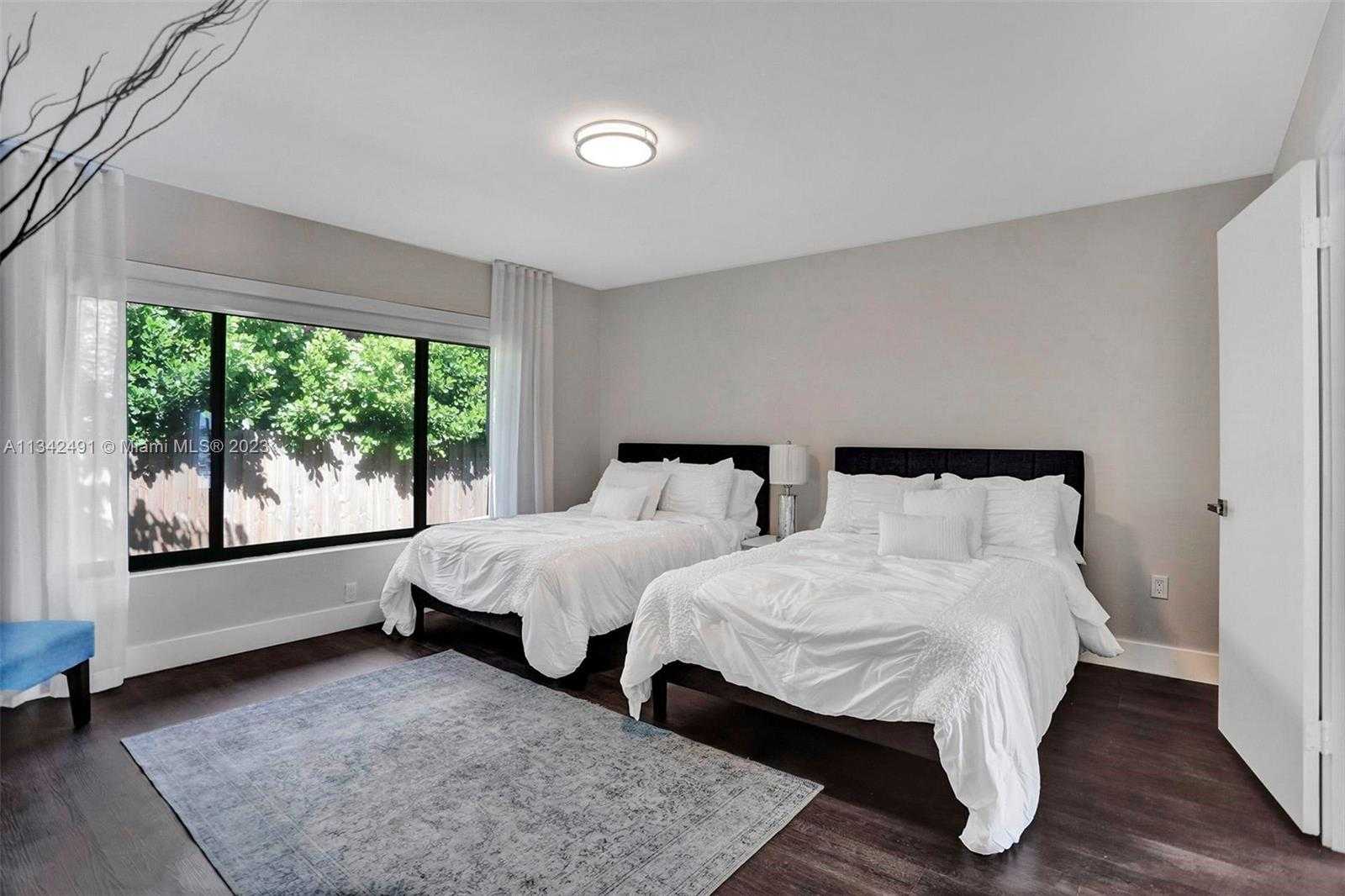 Small Image of 9101 N Bayshore Dr, Miami, FL 33138, USA Number 31