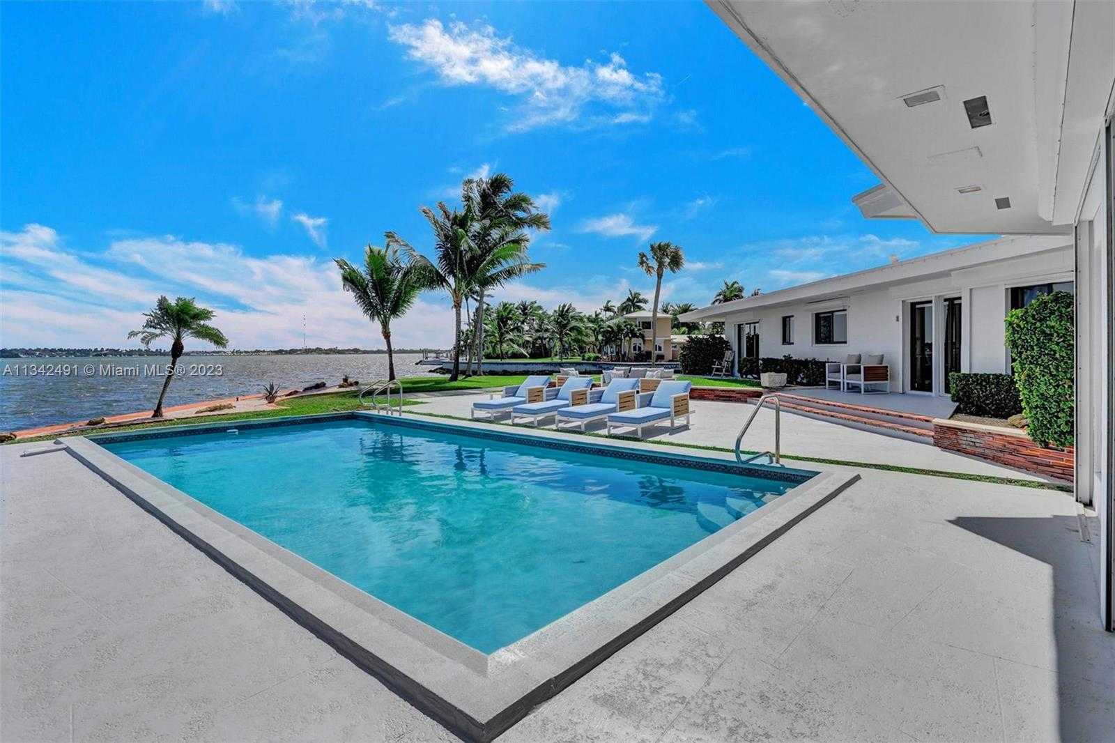 Small Image of 9101 N Bayshore Dr, Miami, FL 33138, USA Number 5