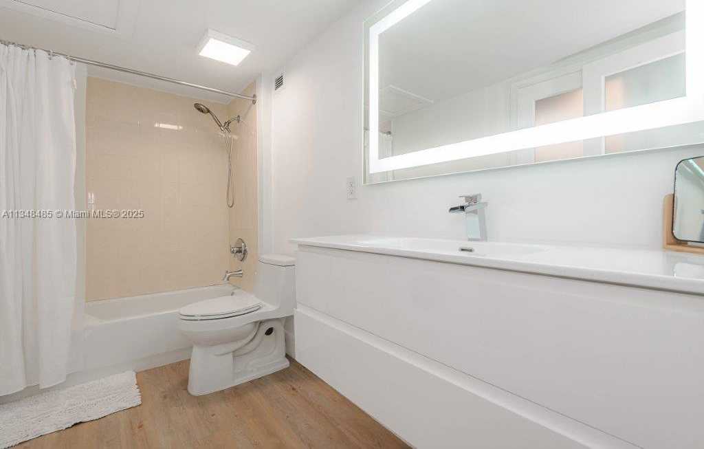Small Image of 2301 COLLINS AVE #927, Miami Beach Number 5