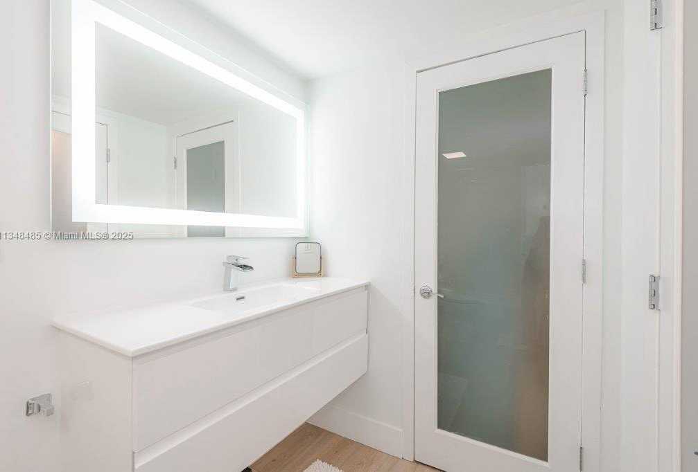 Small Image of 2301 COLLINS AVE #927, Miami Beach Number 6