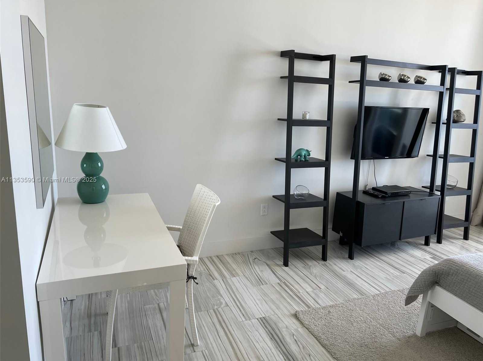Small Image of 100 LINCOLN RD #PH9, Miami Beach Number 36