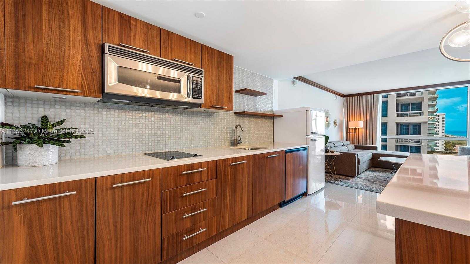 Small Image of 6801 #911, Miami Beach Number 12