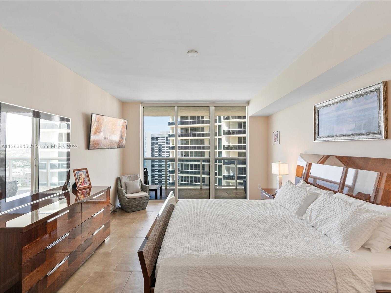 Small Image of 1830 SOUTH OCEAN DR #1806, Hallandale Beach Number 25