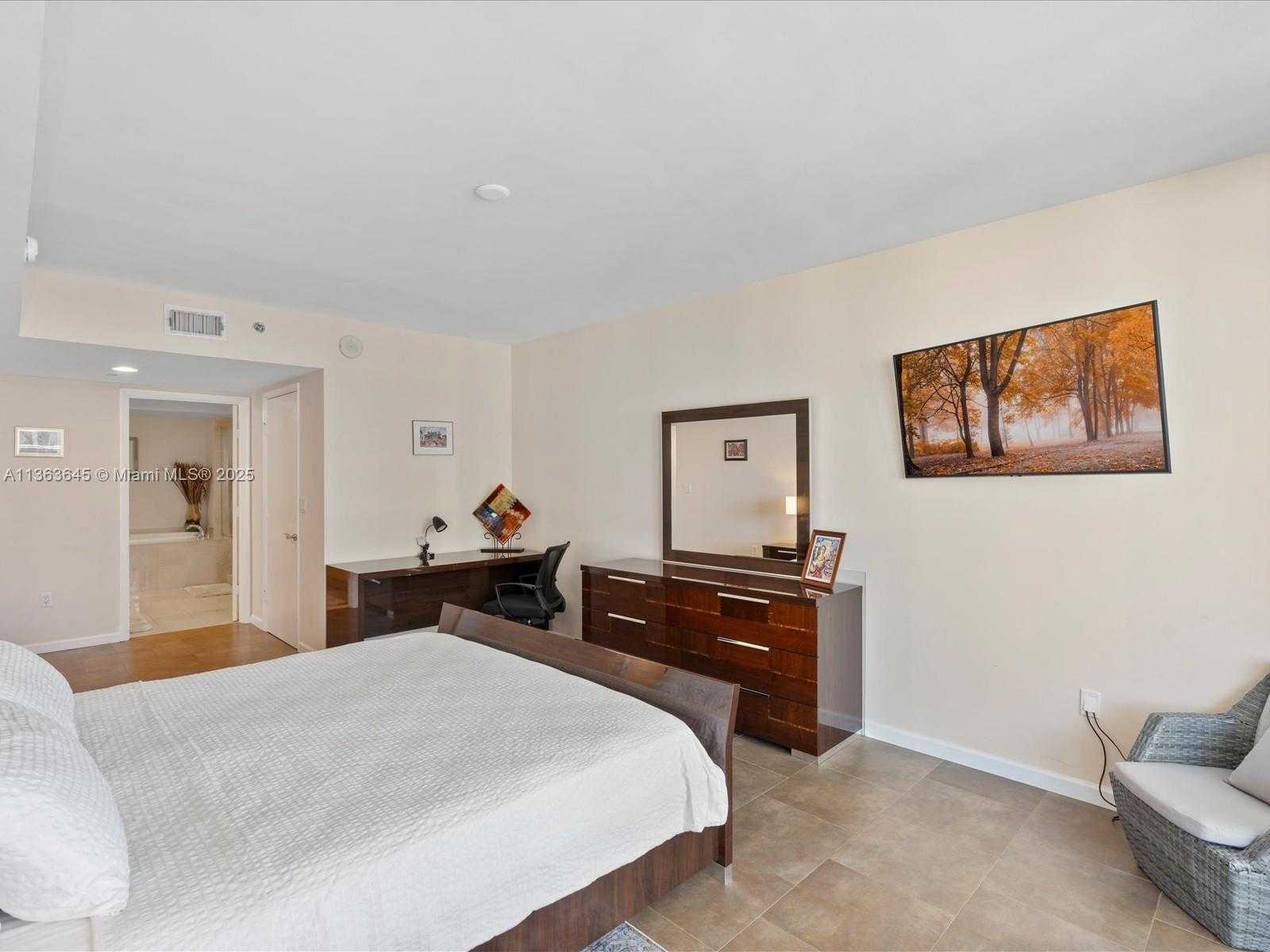 Small Image of 1830 SOUTH OCEAN DR #1806, Hallandale Beach Number 27