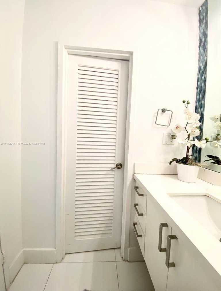 Small Image of 100 LINCOLN RD #906, Miami Beach Number 7