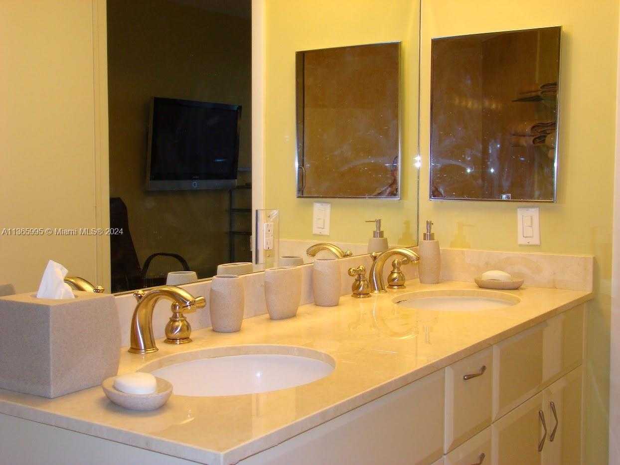 Small Image of 6365 COLLINS AV #3407, Miami Beach Number 10