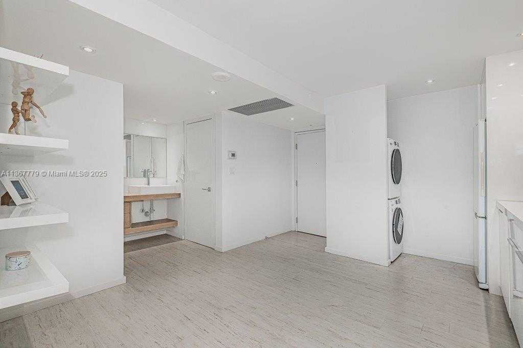 Small Image of 2301 COLLINS AVE #1032, Miami Beach Number 12
